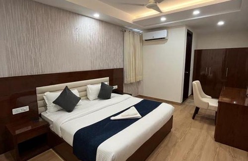 Gurugram Hotel | Azure inn