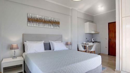 Agios Georgios Pagon Apartment | Azure Mare Studios