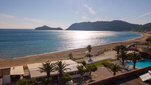 Agios Georgios Pagon Apartment | Azure Mare Studios
