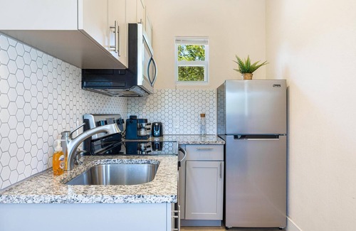 Poinciana Park Apartment | Azure: Mins to Las Olas & Beach