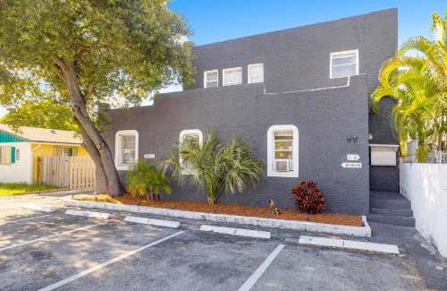 Poinciana Park Apartment | Azure - Mins to Las Olas & Beach
