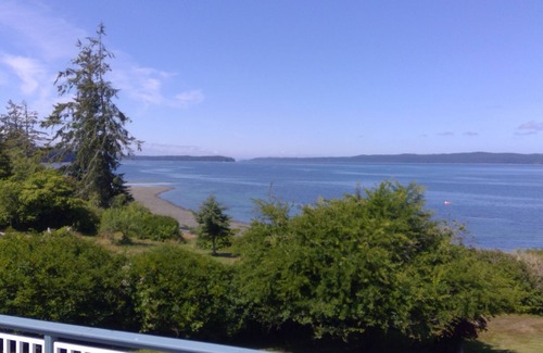 Port McNeill House | Azure Ocean Beach House