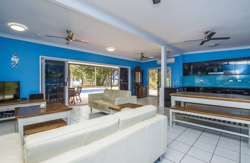 Arcadia House | Azure on Geoffrey Bay
