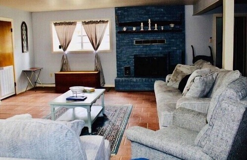 Avinger House | Azure Vacation House-Lake O’ the Pines