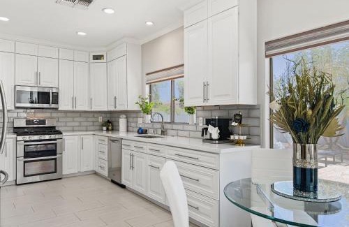 Queenland Manor House | Azurite Queen Creek
