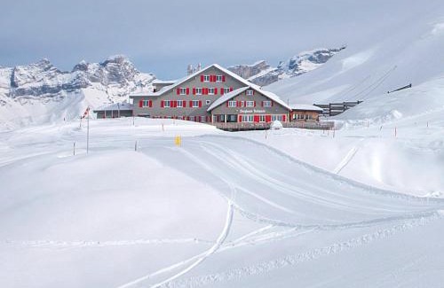 Engelberg Hotel | Bärghuis Jochpass - Alpine Hideaway - 2222müM