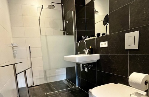 Dordrecht Bed & Breakfast | B&B/Art gallery with terras/garden In the historic center of Dordrecht