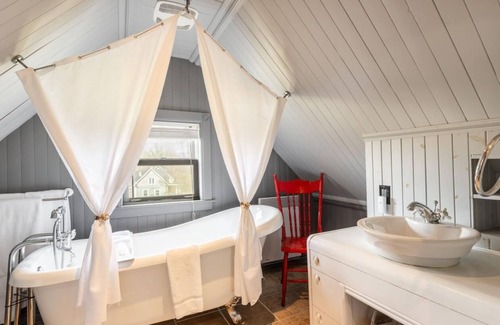 Lac-Brome Bed & Breakfast | B&B Hillhouse