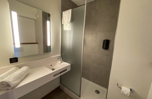 Clermont-Ferrand Hotel | B&B HOTEL Clermont-Ferrand A71/A75 La Méridienne