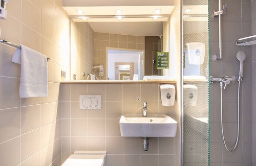 Chesnes Hotel | B&B HOTEL Lyon Aéroport St Quentin Fallavier