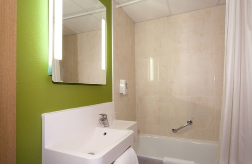 Costieres Hotel | B&B HOTEL Nîmes Ville Active