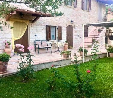 Serra Sant'Abbondio House | B&B Il Poggetto