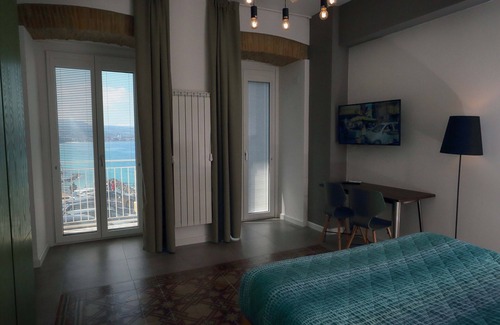 Pizzo Bed & Breakfast | b & b in the historic center, with a panoramic terrace, 400 meters from the sea