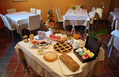 Novello Bed & Breakfast | B&B l'Angolo di Rosina con ristorante
