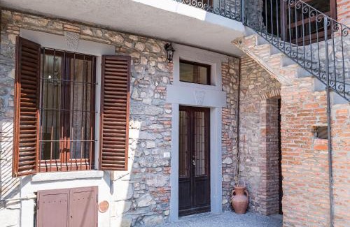 Tavernerio Bed & Breakfast | B&B La Corte and Home Restaurant - free parking - 10 minutes to the lake and centre