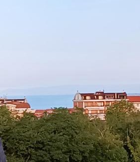 Vasto House | B&B "LE LUCI" SUPER CAMERA IN ATTICO interno 3 rose rosse