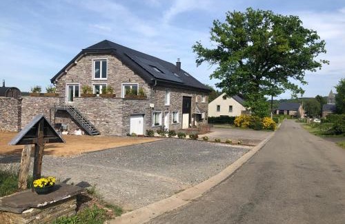Vielsalm Bed & Breakfast | B&B Pegasus II - Chambre familiale de luxe avec sauna privatif et coin repas