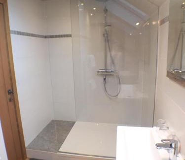 Vielsalm Bed & Breakfast | B&B Pegasus II - Chambre familiale de luxe avec sauna privatif et coin repas