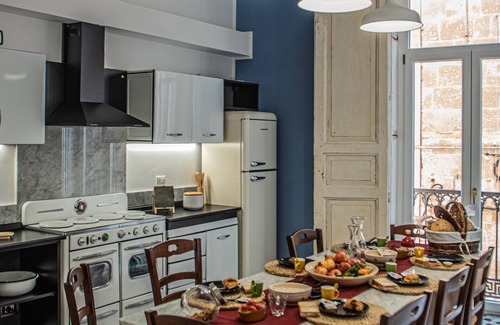 Isola del Borgo Antico Bed & Breakfast | B&B U'Panare, in Taranto's historic center a structure reminiscent of home