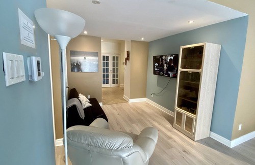 Longueuil Apartment | B-COSY&CLOSE near Old Port&Downtown, Montreal/South Shore