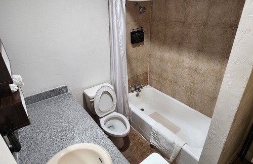 Pecos Hotel | B&J Hotel and Apartment