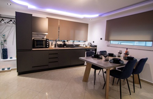 Koum Kapi Apartment | B l a c k S u i t e