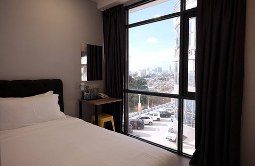 Happy Garden Hotel | B Lot Hotel