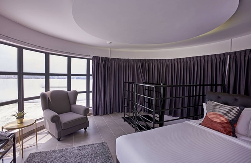 Happy Garden Hotel | B Lot Hotel