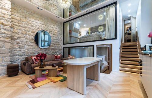 Arsenal Apartment | B Luxe Triplex, Cinema Near Place des Vosges AC