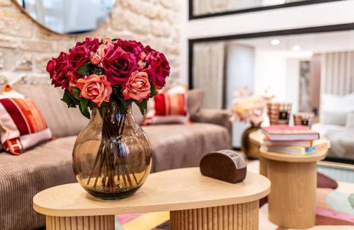 Arsenal Apartment | B Luxe Triplex, Cinema Near Place des Vosges AC