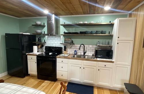 Jamestown Apartment | B - New near Jamestown Dock