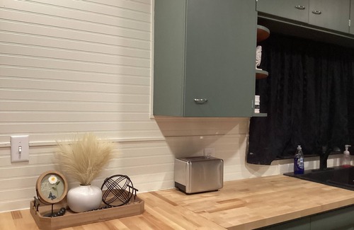 Ord House | 'B' Our Guest. A cozy 3-bedroom & 2 bath house with ac and Wi-Fi