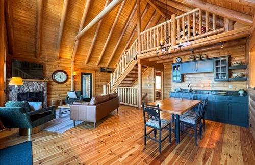 Conway House | [B] Peak View Cabin | Views | Spacious | 23 Acres