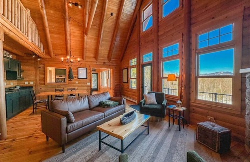 Conway House | [B] Peak View Cabin | Views | Spacious | 23 Acres