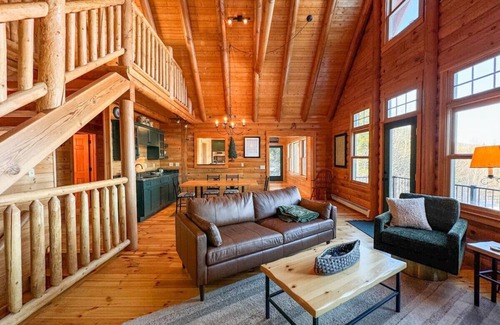 Conway House | [B] Peak View Cabin | Views | Spacious | 23 Acres