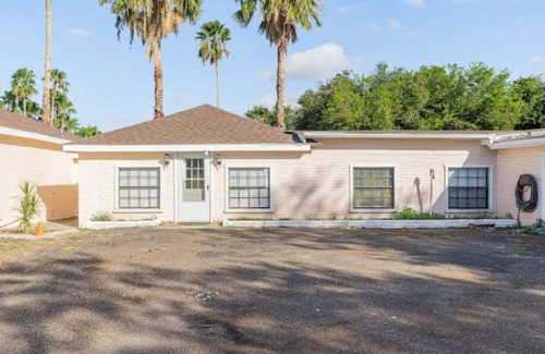 Los Fresnos House | B Relaxing waterfront 3bdrm 2bath countryside home!