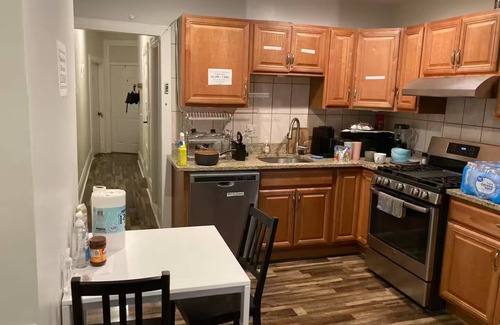 Dorchester House | B Spacious Apt easy commute to Downtown Boston