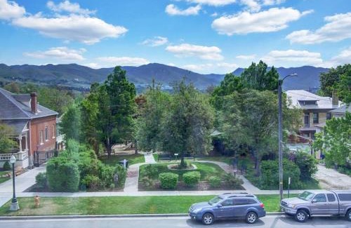 Lower Avenues Apartment | B Street C