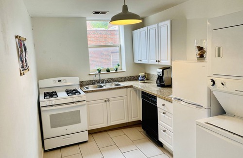 Italian Village Apartment | B very cozy boutique in the center of Short North, next to Convention center