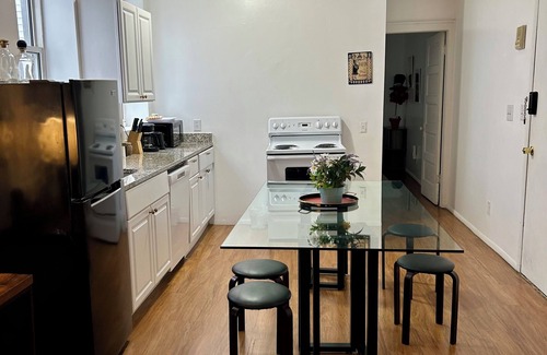 Italian Village Apartment | B very cozy boutique in the center of Short North, next to Convention center