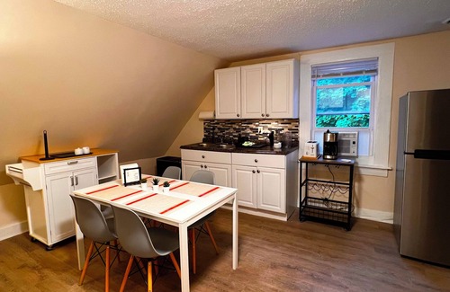 The Hill Apartment | B1- Walk to YALE Hospital 3