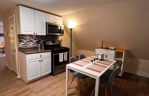 The Hill Apartment | B1- Walk to YALE Hospital 3