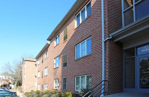 Frederick Apartment | B14 * Comfy 1 BR * WiFi * SmartTV * FULL Kitchen * Parking * Walk Everywhere!