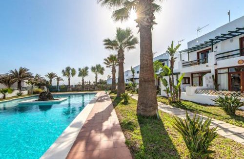Charco del Palo Apartment | B16-Dúplex luminoso+ piscina a 150 m del mar