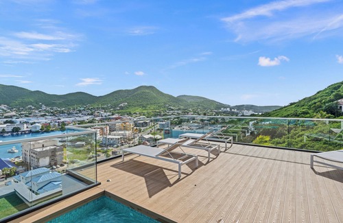 Cay Bay Apartment | B253 - Incredible Top Floor Lagoon Views