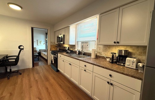 New Haven Apartment | B4-Beautiful 3Br w Balcony/parking/wi-fi CLOSE TO ALL
