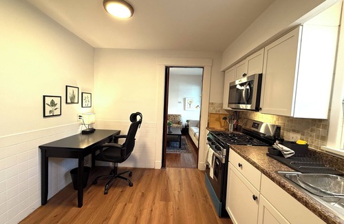 New Haven Apartment | B4-Beautiful 3Br w Balcony/parking/wi-fi CLOSE TO ALL