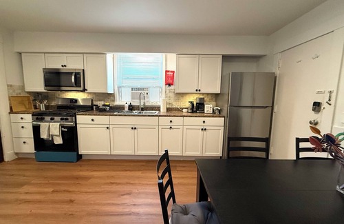 New Haven Apartment | B4-Beautiful 3Br w Balcony/parking/wi-fi CLOSE TO ALL