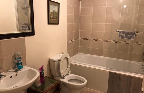 Ashton-under-Lyne Bed & Breakfast | B4-Jacks Court