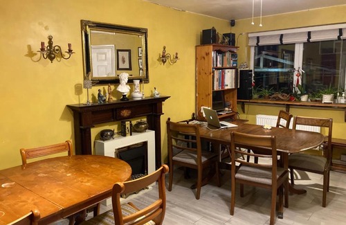 Ashton-under-Lyne Bed & Breakfast | B4-Jacks Court